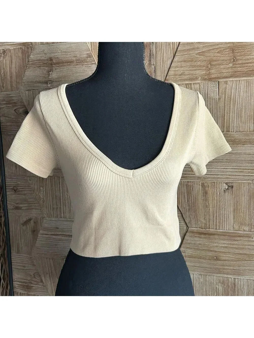 Ambiance Apparel Cream Ribbed Crop Top M/L V-Neck Baby Tee Twee Coquette